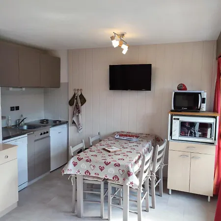 Apartment Coquet De 4 Personnes Aux Carroz - Balcon Et Wifi Les Carroz d'Araches